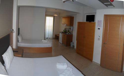 Niriides Studios and Apartments - image 6