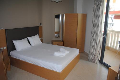 Niriides Studios and Apartments - image 7