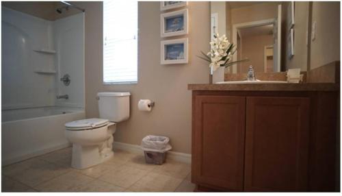 Compass Bay Tranquil Retreat - Four Bedroom Home - image 3