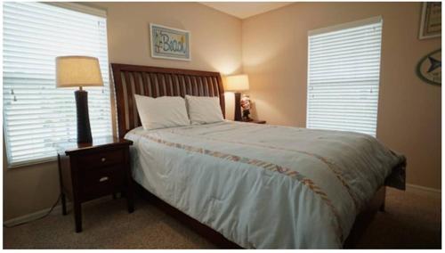 Compass Bay Tranquil Retreat - Four Bedroom Home - image 8