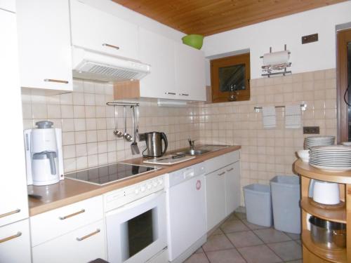 Konyha, Ferienhaus Römerhütte (Ferienhaus Romerhutte) in Troglacke