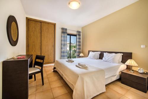 One-Bedroom Apartment image 5