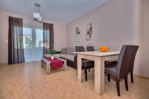 Apartment with Garden View