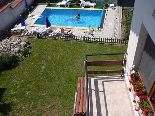 Peldbaseins, Guesthouse Argacho in Stob