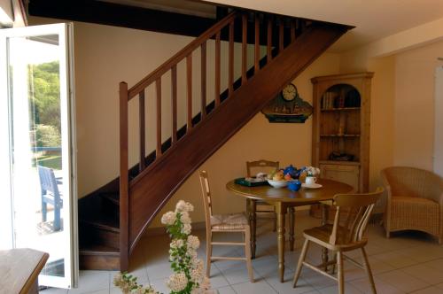 2 bedrooms, 4 beds