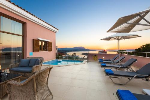  Leste Luxury Homes in Plaka