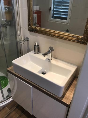 ห้องน้ำ, Pula Antic Rooms in Center in กลางเมืองปูลา