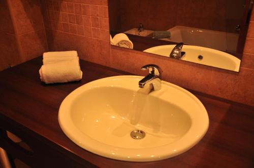 Hotel Puerto Mar - image 11