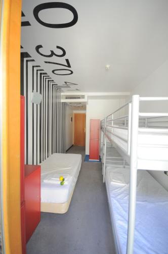 Albergue Revolutum Hostel - image 2