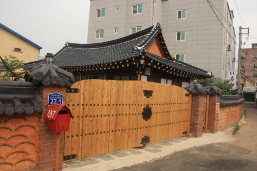 . Dasomchae Hanok stay