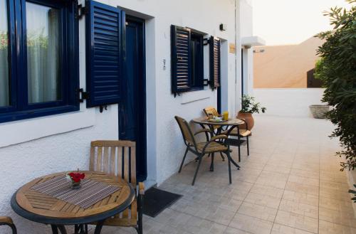Yialos Studios-Apartments - Tap to explore photos