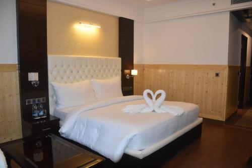 Deluxe Double Room image 2