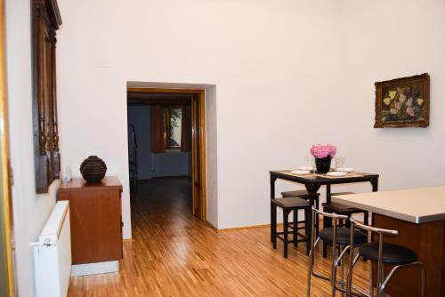 Contessa Central Apartment - image 8