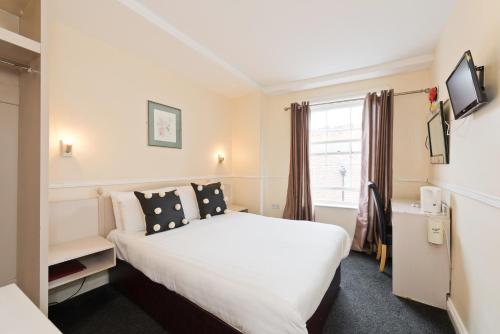 Double Room image 6