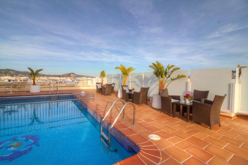 Hotel Royal Plaza - image 9