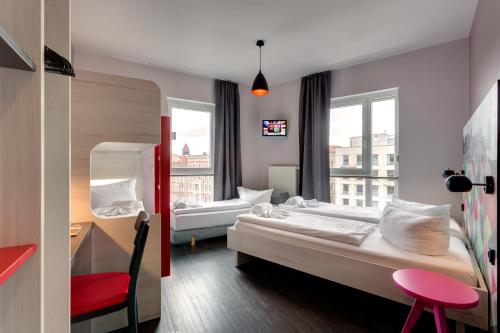 MEININGER Hotel Berlin Alexanderplatz - image 11