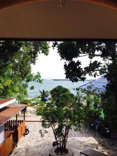 Rubtawan Sichang Resort near Koh Si Chang