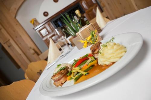 Food and beverages, Gasthof Schwarzer Adler in Curon Venosta