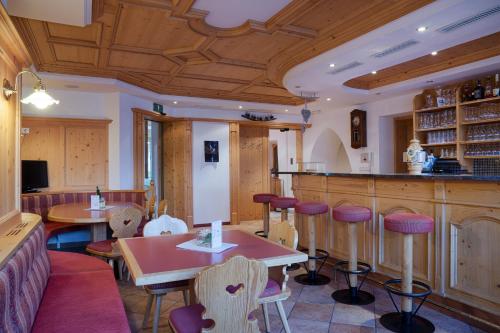 Bar/lounge, Gasthof Schwarzer Adler in Curon Venosta