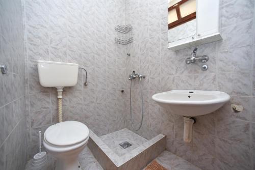 Deluxe Double Room image 2