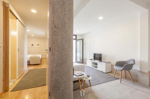 Two-Bedroom Deluxe Apartment with Terrace and Garden image 10