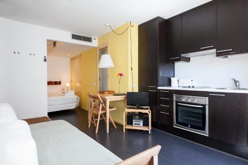 Inside Barcelona Apartments Esparteria - image 4