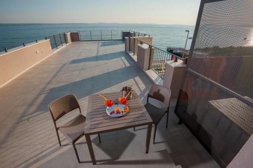 Apartment with Sea View and Balcony