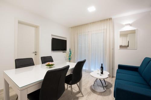 2 bedrooms, 2 beds