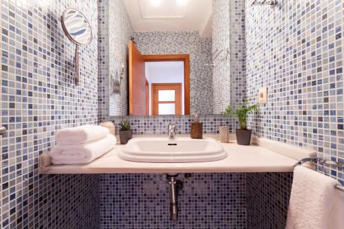 Luxury Rooftop - Space Maison Apartments - image 5