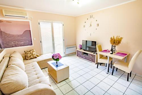 Apartments Adriatic - image 2