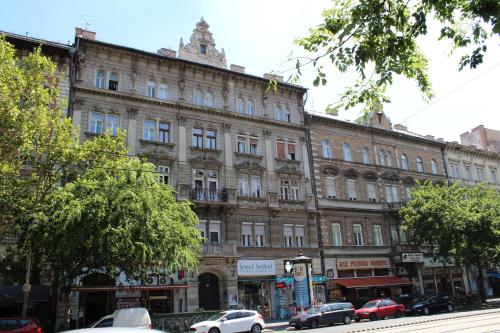 Kiona Apartment - main image