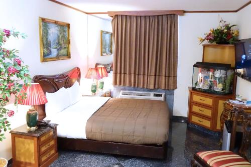 Paris Suites Hotel in Queens, USA
