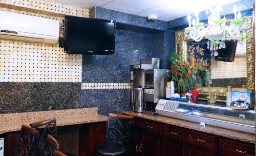 Paris Suites Hotel in Queens, USA