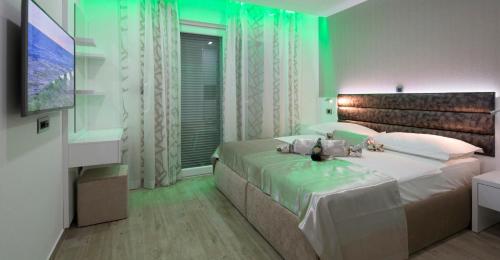 Three-Bedroom Apartment with Balcony and Sea View