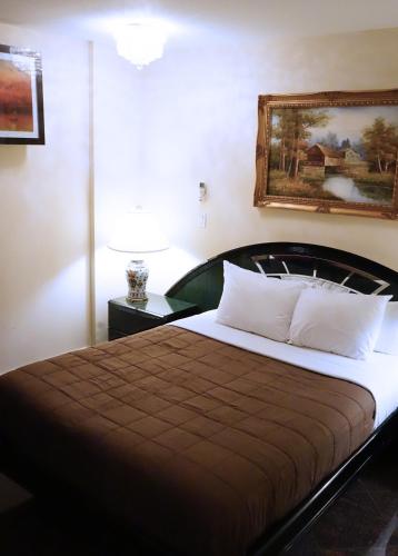 Paris Suites Hotel in Queens, USA