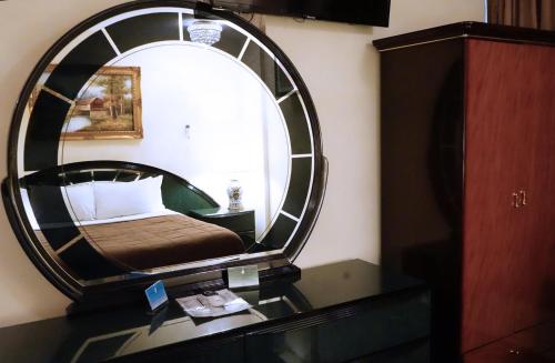 Paris Suites Hotel in Queens, USA