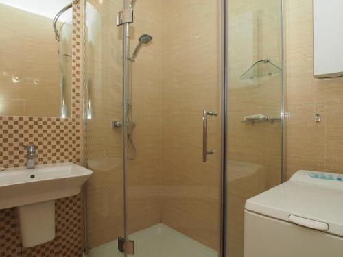 Grand-Tourist Amber Rose Apartment - image 5