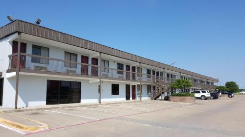 Inn Of Rockwall - image 9