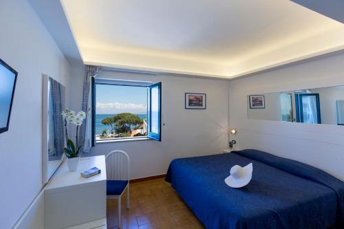 Double or Twin Room with Sea View