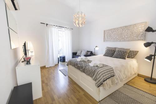 LovelyStay - Bright Studio in Carmo, Chiado 