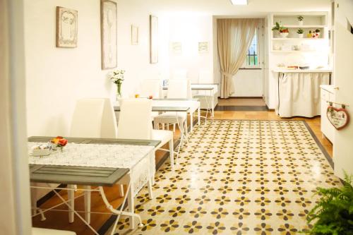 gedeelde lounge/tv-ruimte, NapoliMia Hotel in Naples