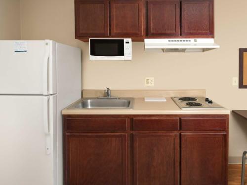 WoodSpring Suites Kansas City Liberty