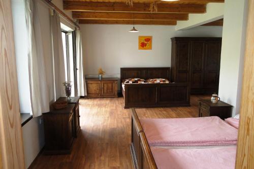 Tradicni hostinec in Snezne