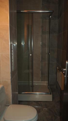 2 bedrooms, 5 beds