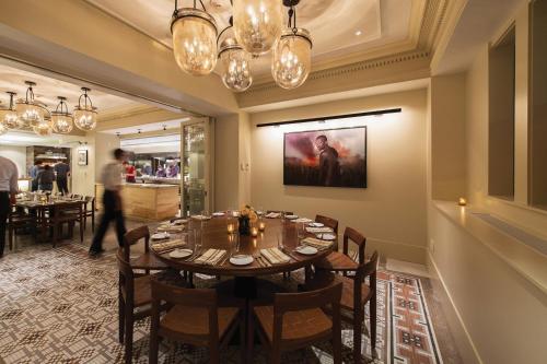 ห้องอาหาร, 21c Museum Hotel Cincinnati near พิพิธภัณฑ์แทฟท์