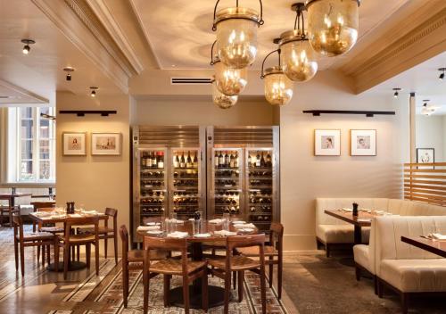 ห้องอาหาร, 21c Museum Hotel Cincinnati near พิพิธภัณฑ์แทฟท์