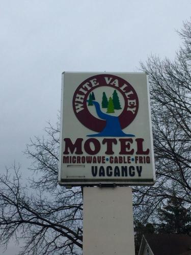 . White Valley Motel