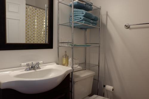 Aspen Inn Starry Night Suite - image 2