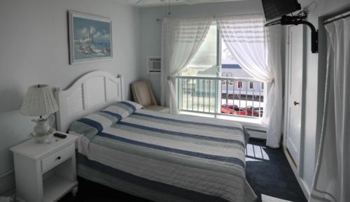 Mayfair Hotel - image 2