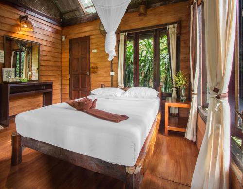 Khao Sok Riverside Cottages in Near Center